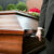 Czym różni się dom pogrzebowy od zakładu pogrzebowego?